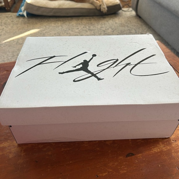 white thunder jordan 4s
7.5 in womens
6y kids - Picture 2 of 9